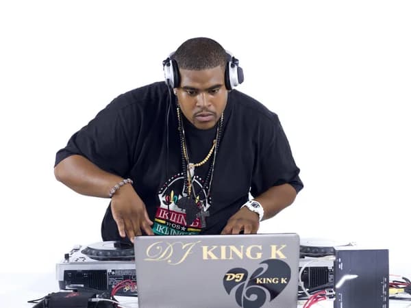 DJs